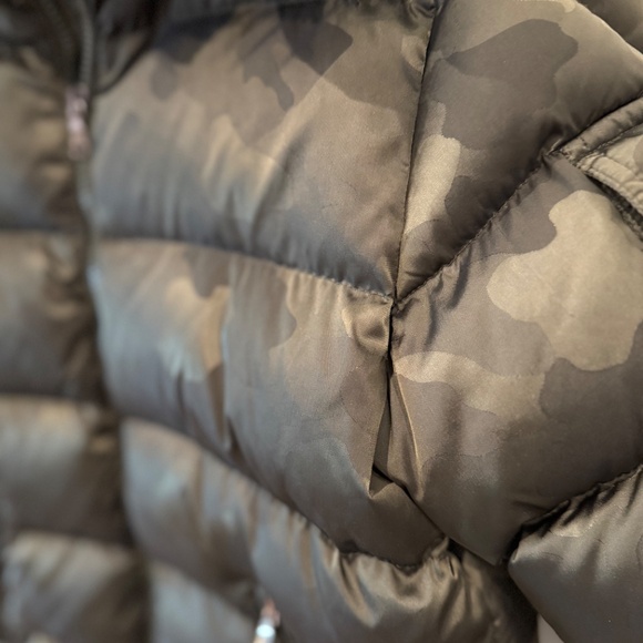 Moncler Boys Size 14 Camo Puffer - Picture 8 of 13
